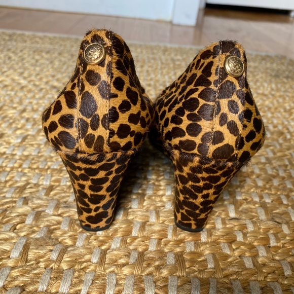 Vince Camuto Cheetah Leopard Print Wedges - Picture 3 of 7
